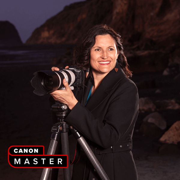 Image of Canon Master Tania Niwa holding a Canon EOS Camera