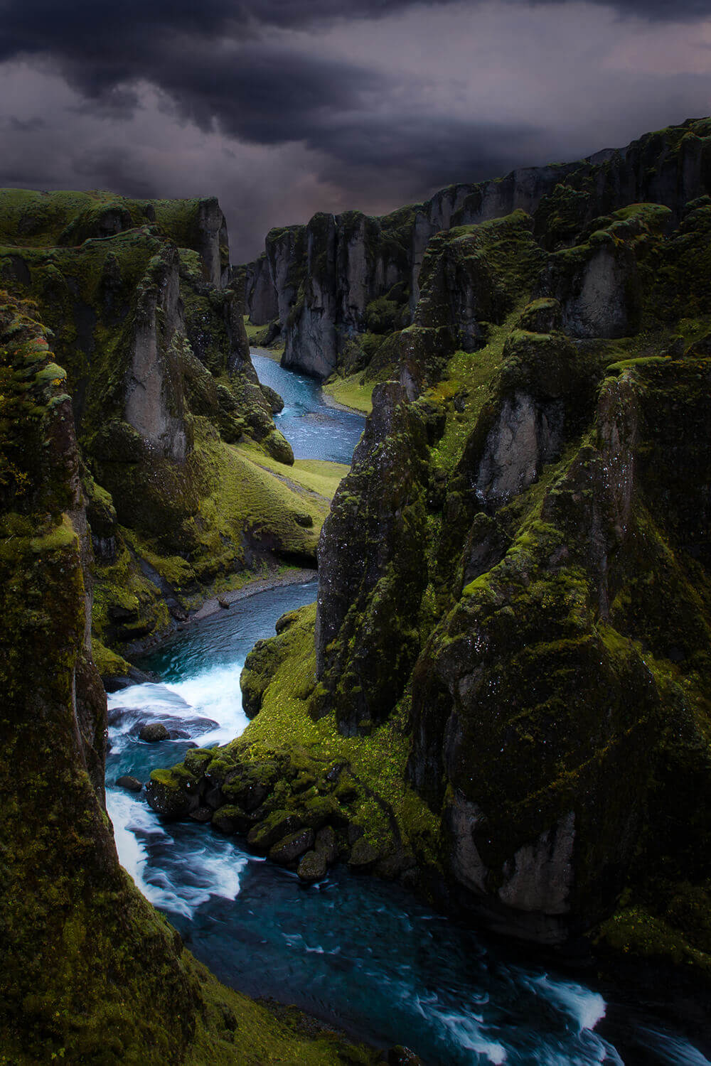 Photo of Fjaðrárgljúfur Canyon. Shot by Steph Vella