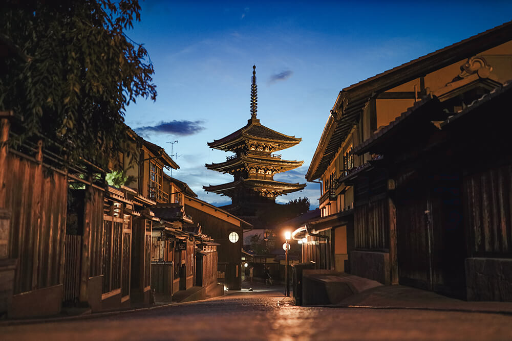 Photo of a street of Gifu taken with the EOS R. Image by Jarrad Seng